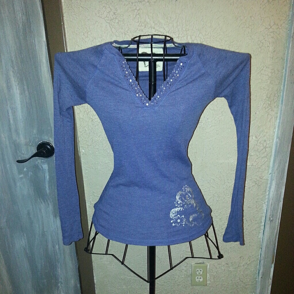 Light weight long sleeve top